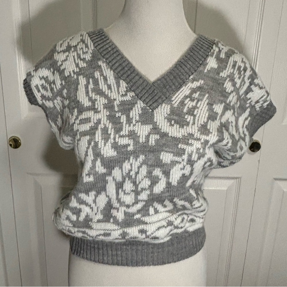 CabinCreek Grey Patterned Vest